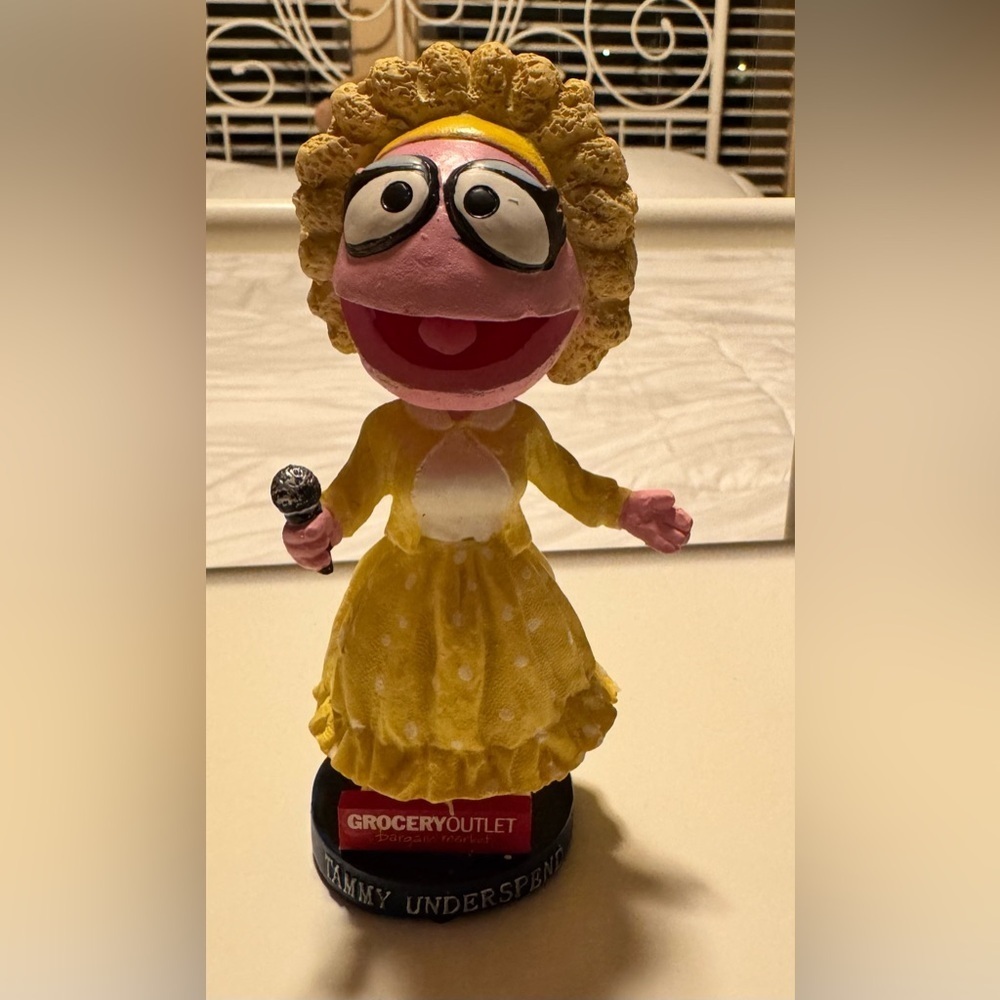 Grocery Outlet limited collectible
Bobblehead Tammy Underspend Bobble
Dobbles